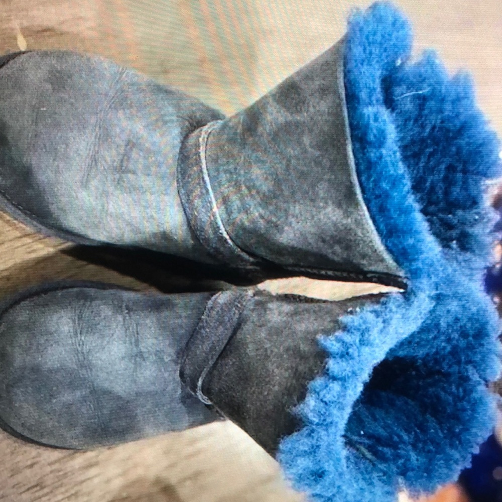 Costco Toddler size 12 Blue Sheepskin Ankle Boots